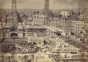 Budova pařížské opery (Palais Garnier) 25. března