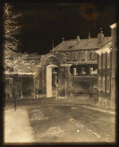 Brána do továrny Sèvres od Louis-Rémy Robert
