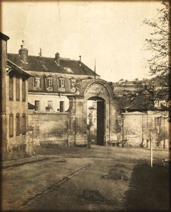 Brána do továrny Sèvres od Louis-Rémy Robert