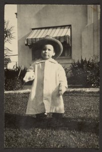 [Dítě ve velkém klobouku] od Louis Fleckenstein