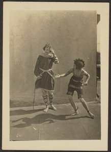 [Tanečníci na střeše] od Louis Fleckenstein