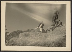 [Postavy na skalách] od Louis Fleckenstein