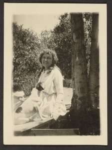 [Florence sedí se psem] od Louis Fleckenstein