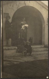 [Rodina Florence s králíkem] od Louis Fleckenstein