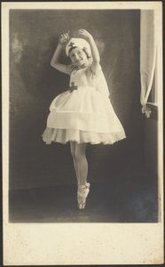 Helen Boothe jako Rosie Červeného kříže