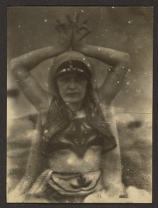 [Nautch Girl] od Louis Fleckenstein