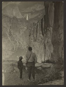 Nevadské vodopády z Ledge Trail, Yosemity od Louis Fleckenstein