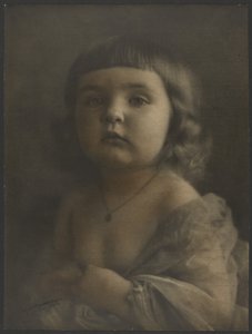 [Portrét dítěte v gázě] od Louis Fleckenstein
