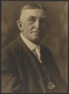 [Portrét muže s kapesními hodinkami] od Louis Fleckenstein