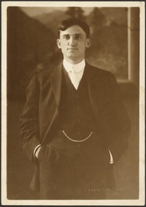 [Portrét muže s řetízkem od hodinek] od Louis Fleckenstein