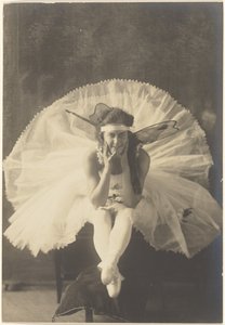 [Mladá baletka s vílími křídly] od Louis Fleckenstein
