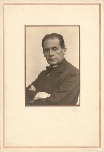 Walter Gropius 1883-1969, začátek 20. let 20. století. od Louis Held