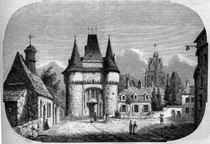Architektura: pohled na bránu Saint Julien (1460-1483), v pozadí pohled na gotický kostel Notre Dame des Marais (1450-1623). La Ferte Bernard, Sarthe (72) od Louis Moullin