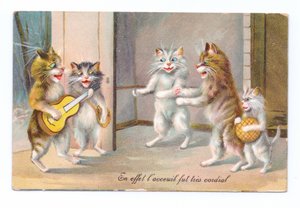 Edwardiánská pohlednice kočky hrající na kytaru se třemi dalšími kočkami a kotětem, kolem roku 1910 od Louis Wain