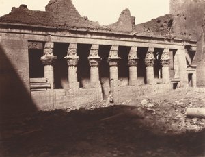 Philae, Vnitřní nádvoří, Západní kolonáda