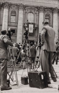 Fotografové na Svatopetrském náměstí v Římě