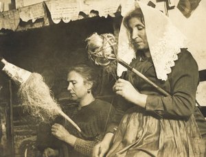 Ženy spřádající vlnu