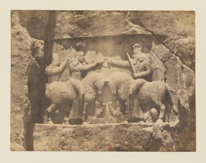 Pohled 10 - Naqsh -e Rostam. Skalní reliéf. Investitura Ardeshir I bohem Ahura-Mazdou od Luigi Pesce