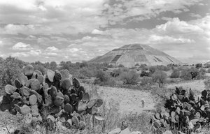 Mayská monumentální pyramida, poloostrov Yucatán. 1936