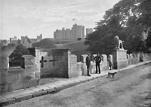 Alnwick: Lví most a hrad, c1896