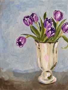 Fialové tulipány ve váze od Madison Phipps