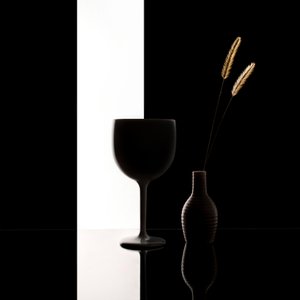 Minimalistické černobílé zátiší od Margareth Perfoncio
