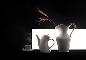 Minimalistická snídaňová scéna