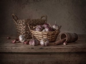 Venkovské zátiší s česnekem od Margareth Perfoncio