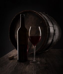 Vinařství a sud od Margareth Perfoncio