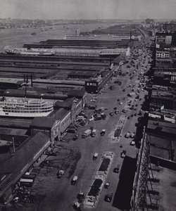 Manhattan: motorová dálnice na západní straně (černobílá fotografie)