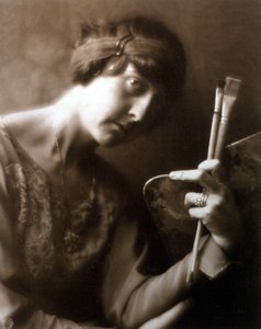 Polodélkový portrét malířky Elisabeth Chaplin. V levé ruce drží dva štětce a paletu