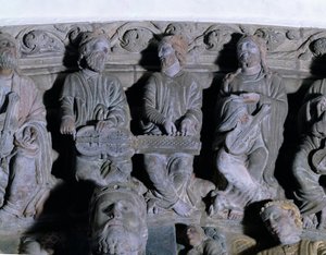 Detail Portico de la Gloria s vyobrazením hudebníků kámen