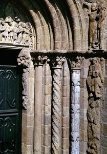 Detail Portico de las Platerias s fotografiemi Zjevení Páně a Umučení