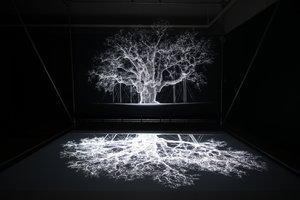 Albion na výstavě Mata Collishawa "Petrichor" v Kew Gardens v Londýně, 2023 (foto)