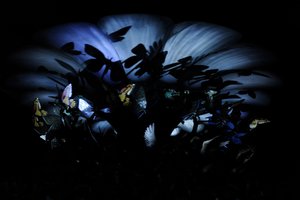 The Garden of Unearthly Delights, 2009 (ocel, hliník, sádra, pryskyřice, LED světla, motor) od Mat Collishaw