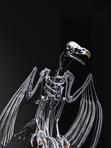 The Nerve Rack, 2019 (acetal, akryl, hliník, mosaz, elektrické obvody, barva, PVC, pryskyřice, servomotory, ocel) od Mat Collishaw