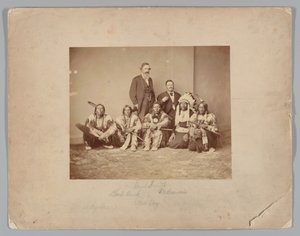 Generál J. E. Smith a indiáni od Mathew B. Brady