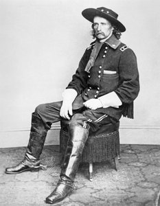 Generál George A. Custer (černobílá fotografie)