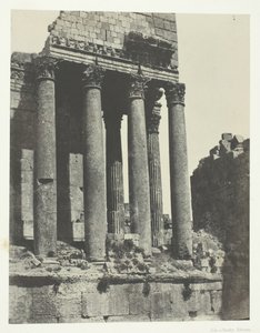 Baalbeck Heliopolis, Jupiterův chrám, Pohled z jihovýchodního úhlu, Sýrie, 184951, vytištěno 1852. od Maxime Du Camp
