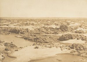 Batu-el-Hadjar. Pohled pořízený při druhém kataraktu, březen 1850. od Maxime Du Camp
