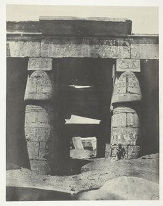 Karnak, Portico chrámu Khons, Théby, 184951, vytištěno 1852. od Maxime Du Camp