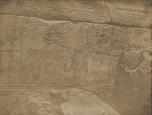 Palác Karnak, vnější řezby žulové svatyně., 1849-51. od Maxime Du Camp