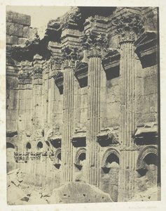 Jupiterův chrám v Baalbeck Heliopolis, interiér Naos, Sýrie, 184951, tištěno 1852. od Maxime Du Camp
