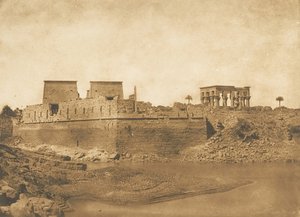Celkový pohled na ostrov Philae, pořízený z jižního cípu ostrova Begueh, 1849-50. od Maxime Du Camp