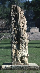 Copan Stela H, pozdní klasické období, kolem 730 našeho letopočtu
