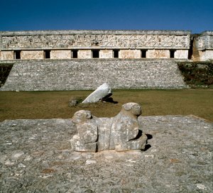 Pohled na místodržitelský palác, oltář dvou jaguárů, 9.-10. od Mayan