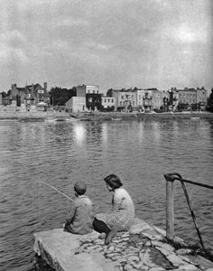 Strand-on-the-Green, Chiswick, Londýn, 1926-1927 od McLeish