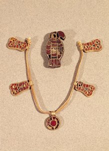 Brož a náhrdelník ve tvaru orla, 4.-6. století (zlato & cloisonne smalt) od Merovingian