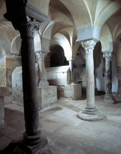 Merovejské umění: pohled na kryptu opatství Jouarre. 7. století našeho letopočtu. Seina a opuka od Merovingian