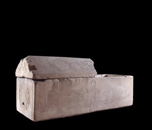 Merovejské umění: sarkofág Charentonu na Cher zdobí výjevy umučení Daniela v jámě lvů. 7. století. Bourges, Berry Museum od Merovingian
